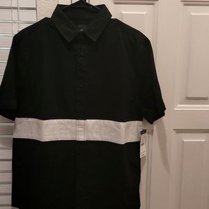 Split buttons shirt